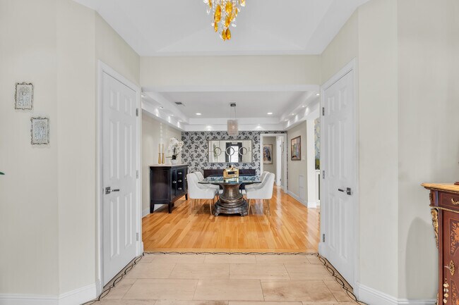 Foto del edificio - 326 N Doheny Dr