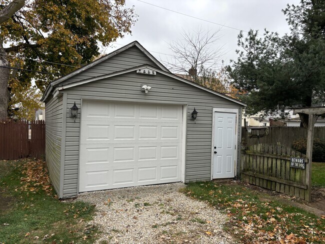 Foto del edificio - 1360 Roslyn Ave SW