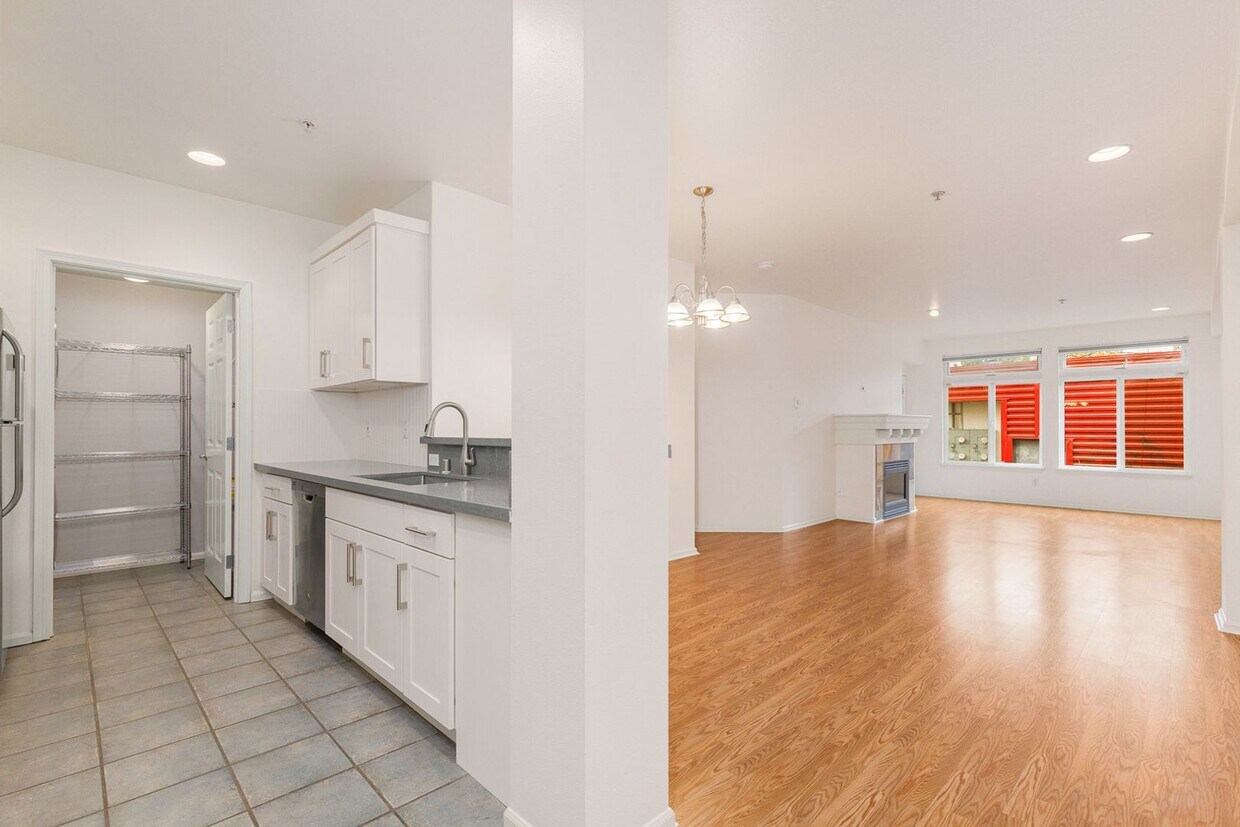 Primary Photo - 2 Bedroom 1.75 Bath Condo - Seattle