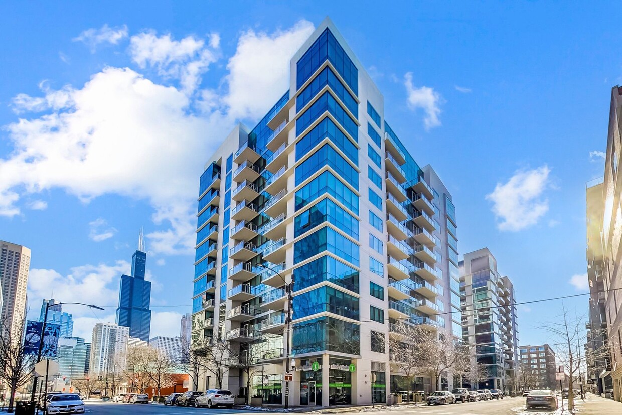 Foto principal - Stunning, Sun-Filled 2BD/2BA Corner Unit a...