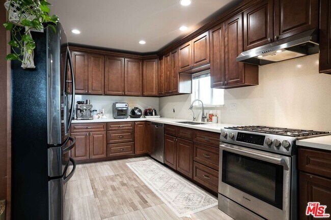 Foto del edificio - 306 E 36th St