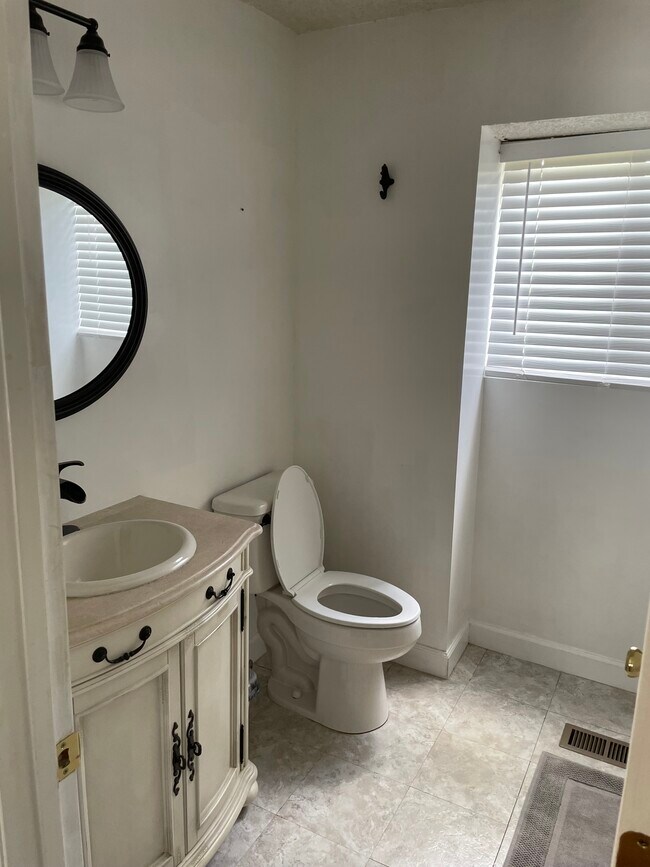 Foto del edificio - 2425 Cypress Ct