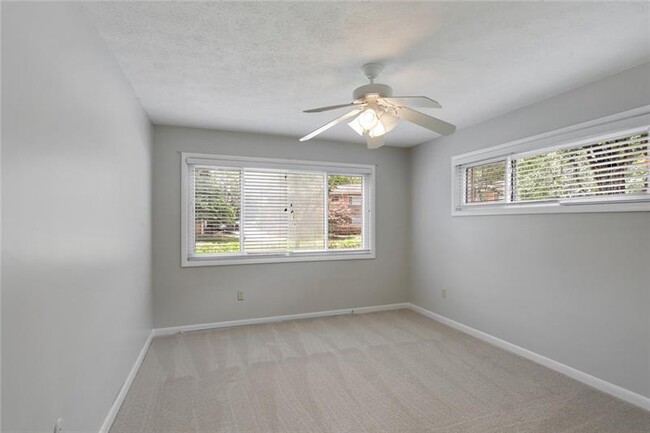 Building Photo - 115 Biscayne Dr NW