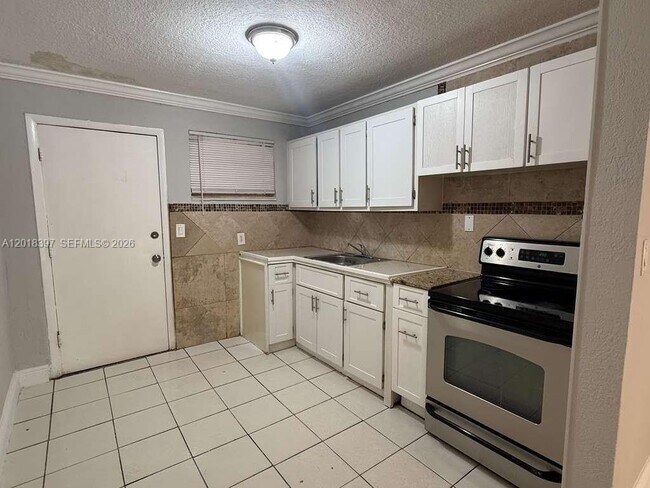 Foto del edificio - 7708 NW 3rd Ave