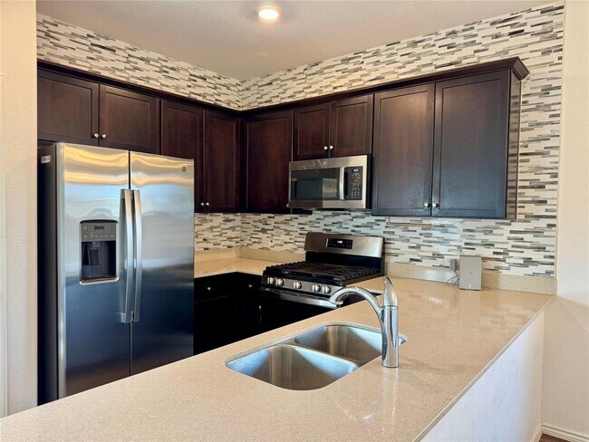 Foto del edificio - 14221 Lyndora Ln