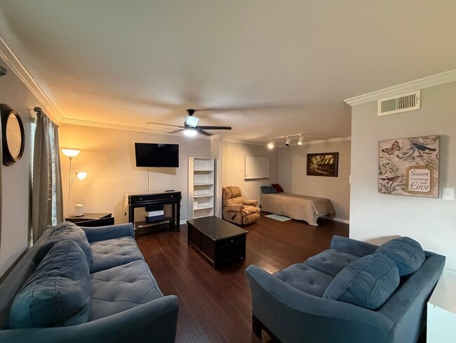 Building Photo - 9505 Balsa Dr