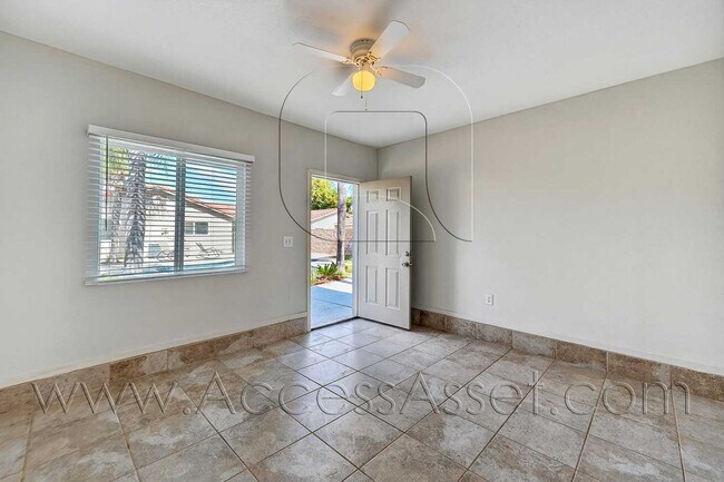 Foto del edificio - Stunning 3 Bed/2 Bath Pool Home In Lake El...