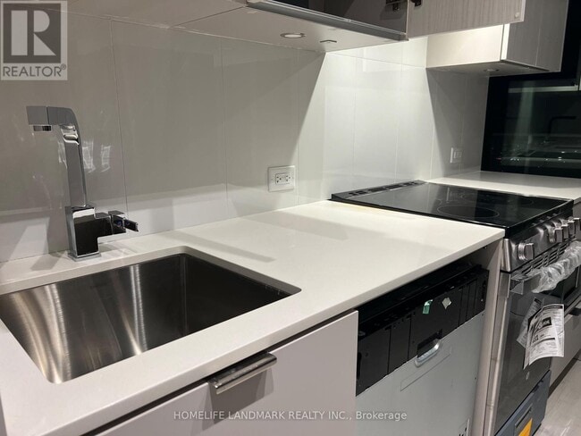 Photo du bâtiment - 3883-3883 Quartz Rd
