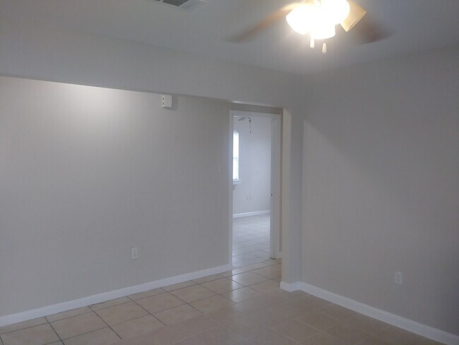 Foto del edificio - 2325-2327 Winthrop St
