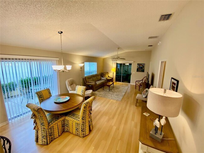 Foto del edificio - 1534 Lime Grove Ln