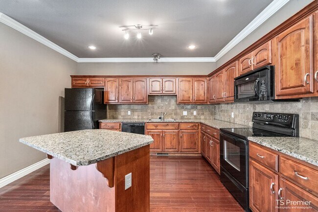 Building Photo - 2 bedroom duplex in East Fayettville