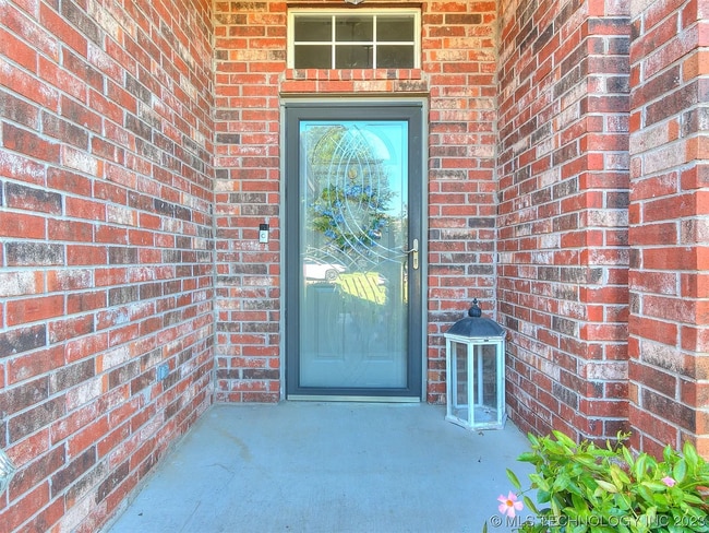 Building Photo - Stunning 3 Bed 2 Bath in Quiet Family Frie...