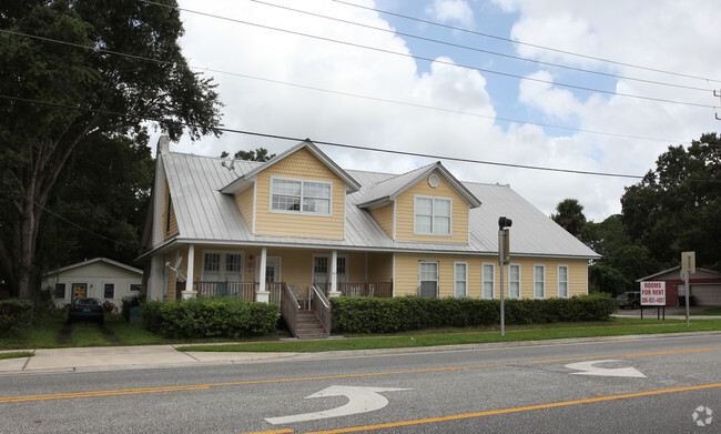 Building Photo - 802 E Moody Blvd