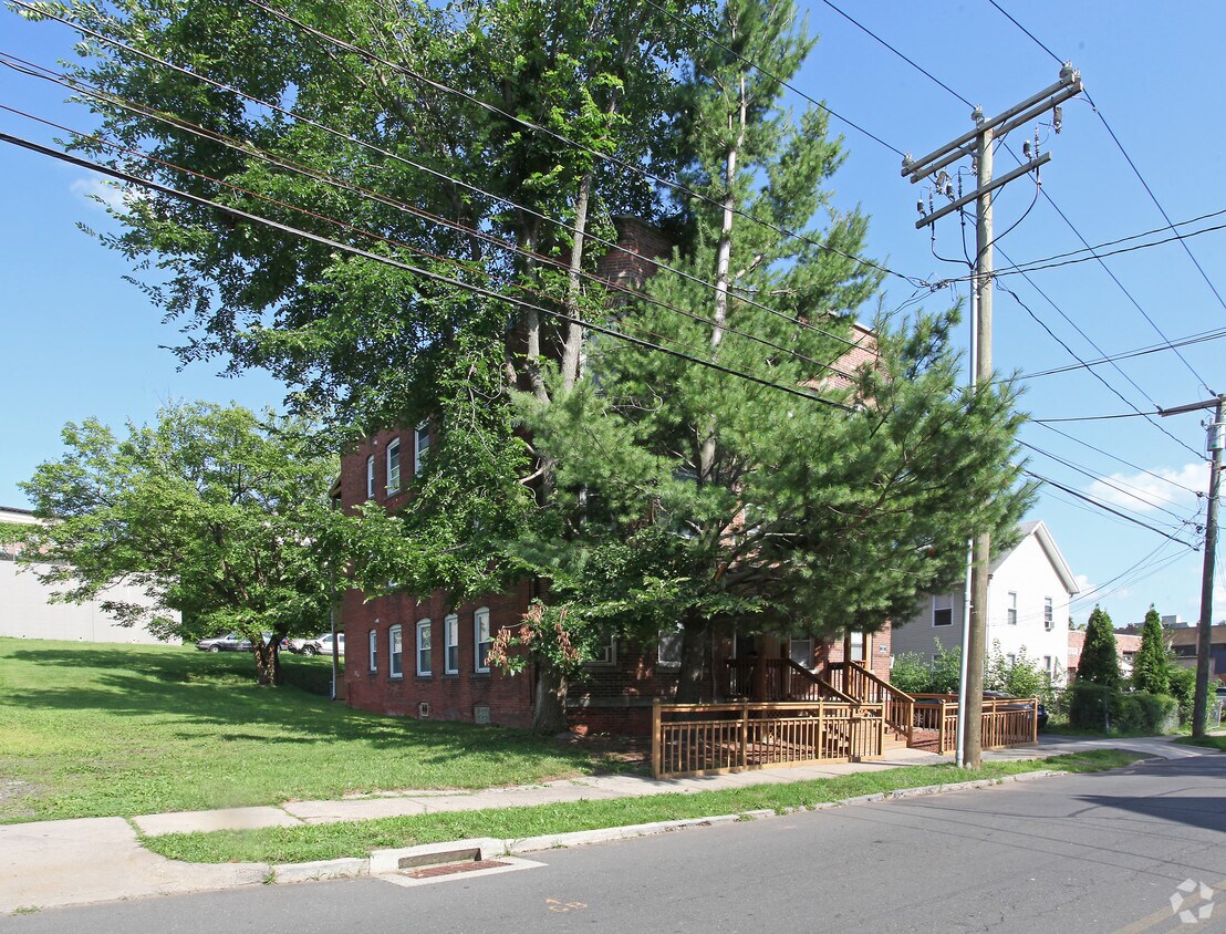 Building Photo - 225 Washington St