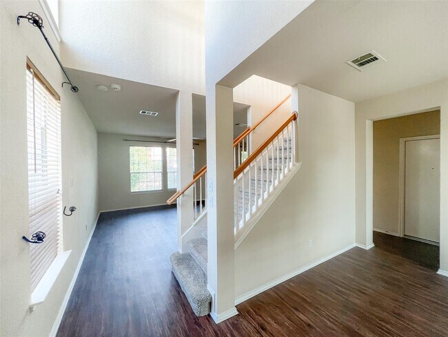 Foto del edificio - 10717 Strand St