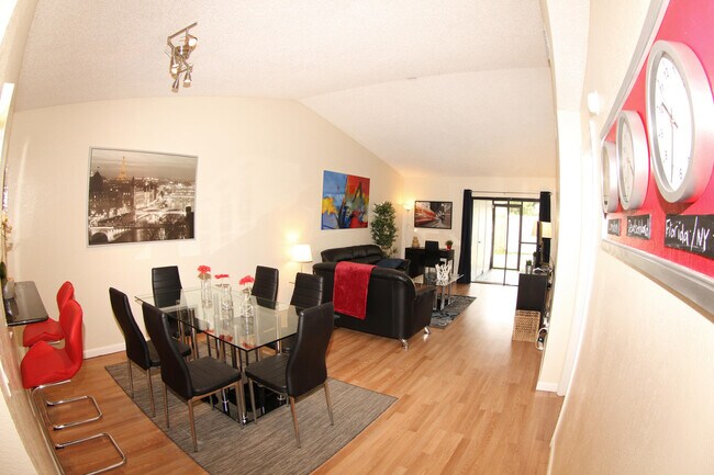 Foto del edificio - 1308 White Pine Dr