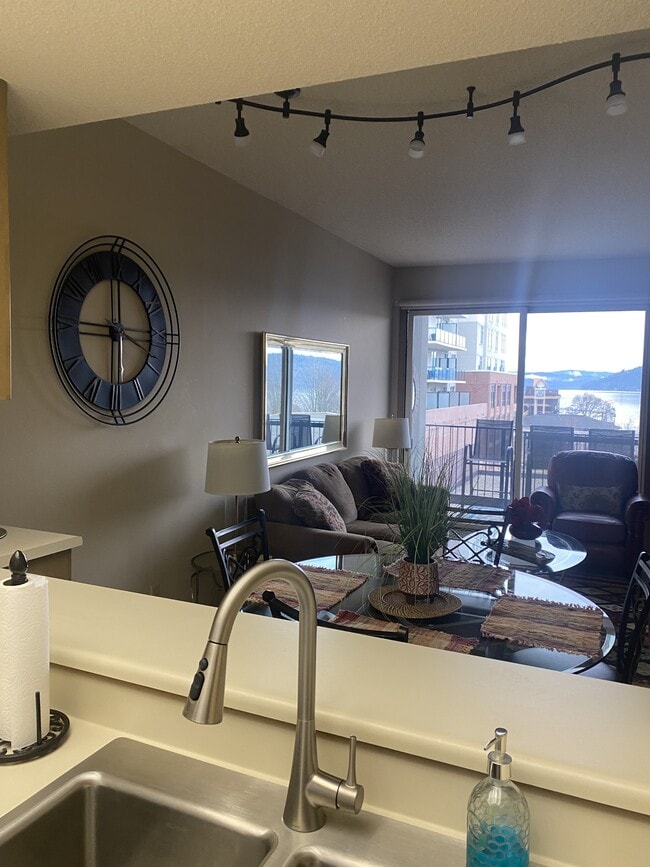 Building Photo - 301 North St