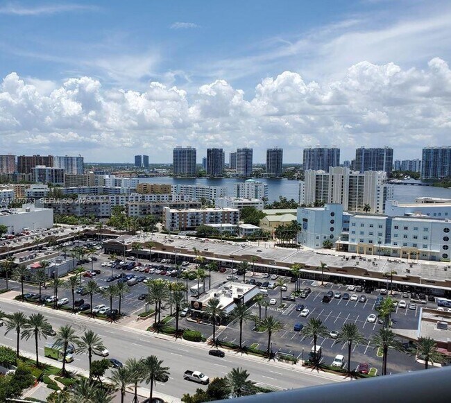 Foto del edificio - 18201 Collins Ave