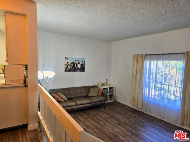 Building Photo - 991 S Idaho St