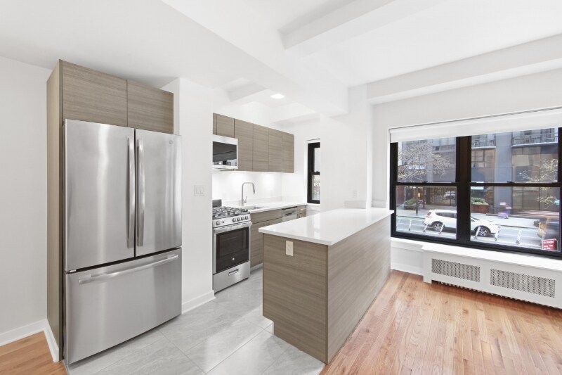 Primary Photo - 245 E 57th St