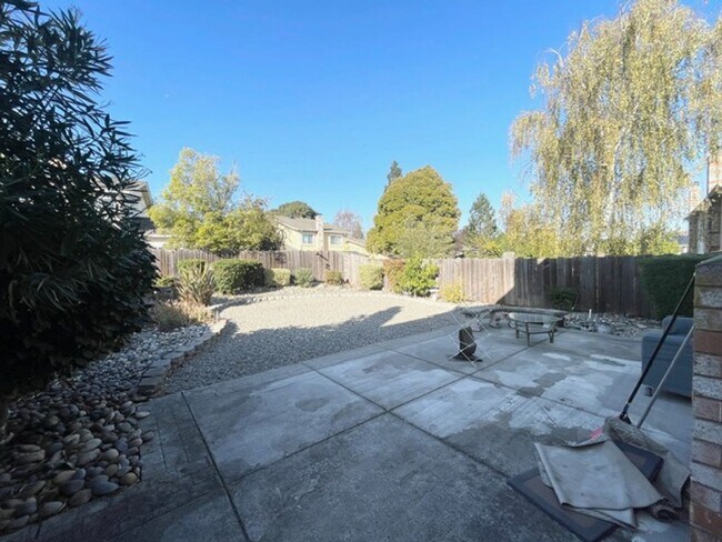 Foto del edificio - Desirable 3 Bedroom Duet in San Ramon