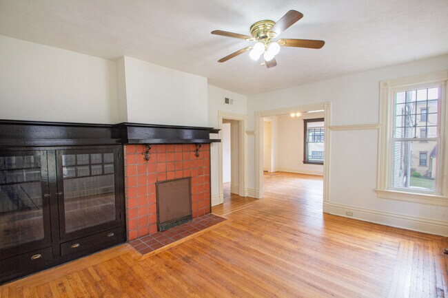 Building Photo - 439 Franklin Ave