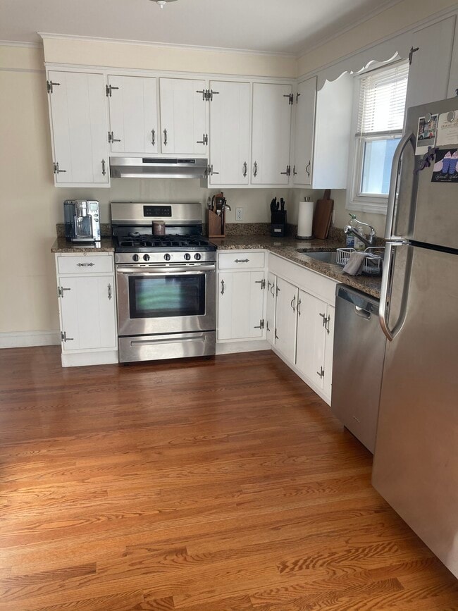 Building Photo - 47 Hoyt St