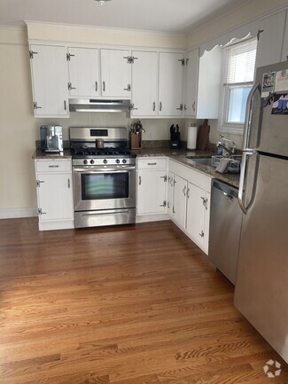 Building Photo - 47 Hoyt St