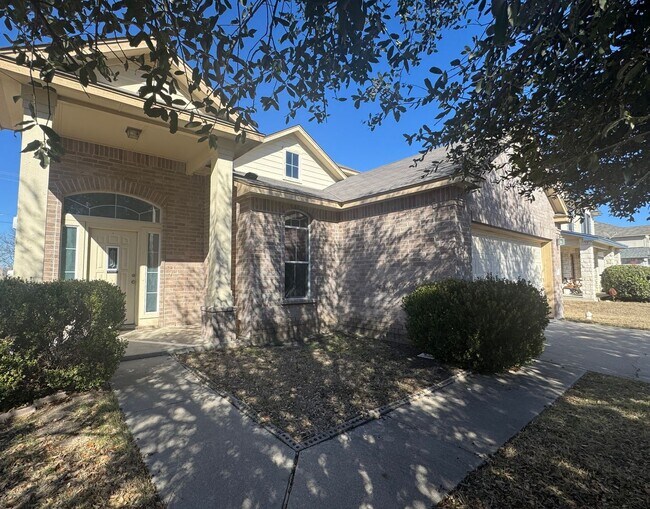 Building Photo - $500 OFF First Month's Rent
