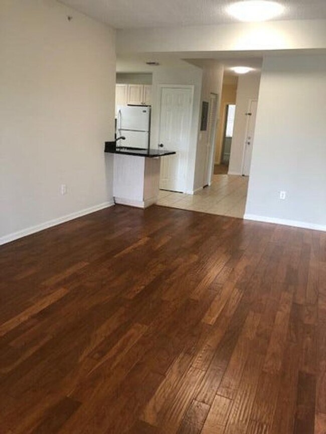 Building Photo - 2040 Greenview Shores Blvd