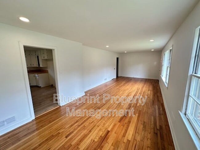 Building Photo - 9836 Redcliff Rd