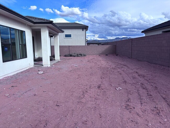 Foto del edificio - Brand New Ivory Home close to Sand Hollow