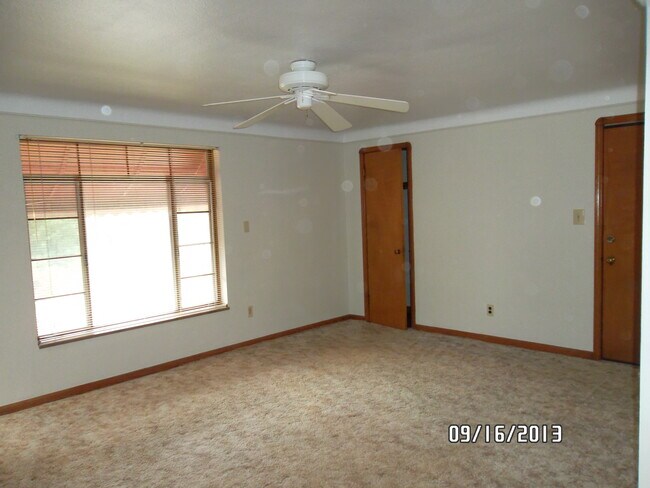 Building Photo - 3211 Warren Rd