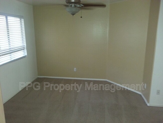 Foto del edificio - 13026 W Columbine Dr