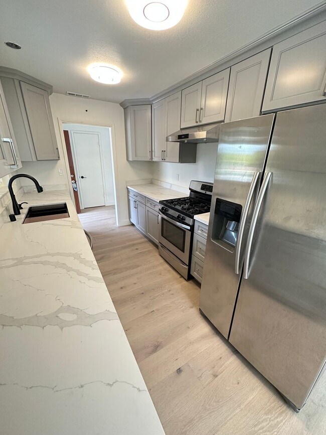 Foto del edificio - 4 Bed 2 Bath Single Family Home In Walnut Creek (Remodeled)