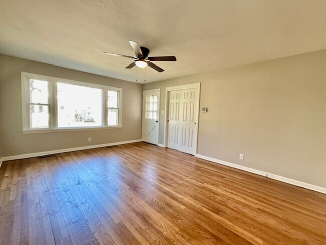 Foto del edificio - ASHLAND - 2 Bedroom Move-In Ready!
