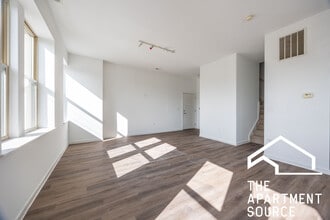 Building Photo - 2700 W North Ave