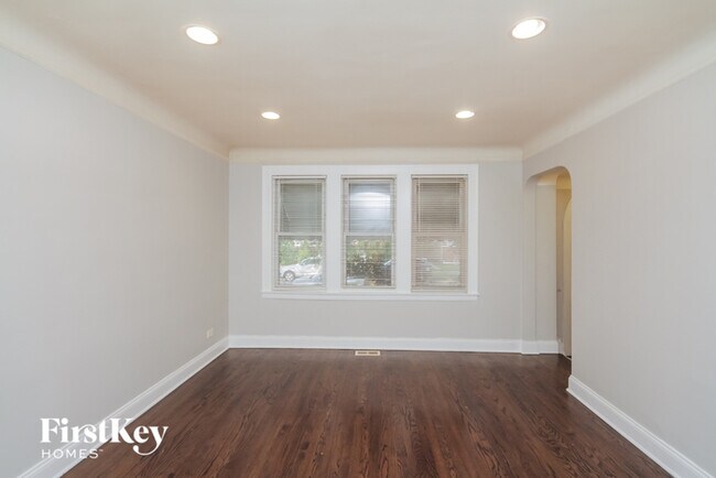 Building Photo - 3034 N Nagle Ave