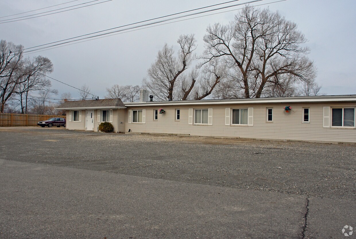 Building Photo - 1555 N Williams Lake Rd