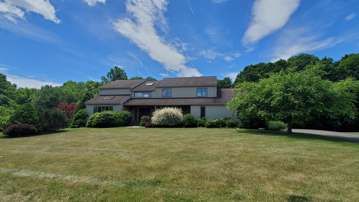 Primary Photo - 53 Meadow Ridge Ln