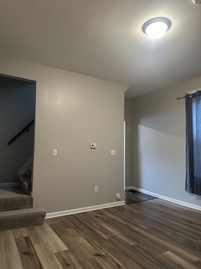 Foto del edificio - 482 E Markison Ave