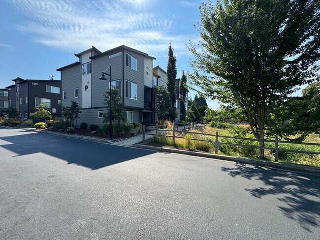 Photo - Modern Townhome for Rent – Convenient Edmo...