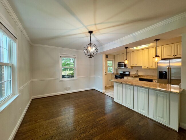 Foto del edificio - Charming 3 Bedroom/2 Bathroom Townhome in ...