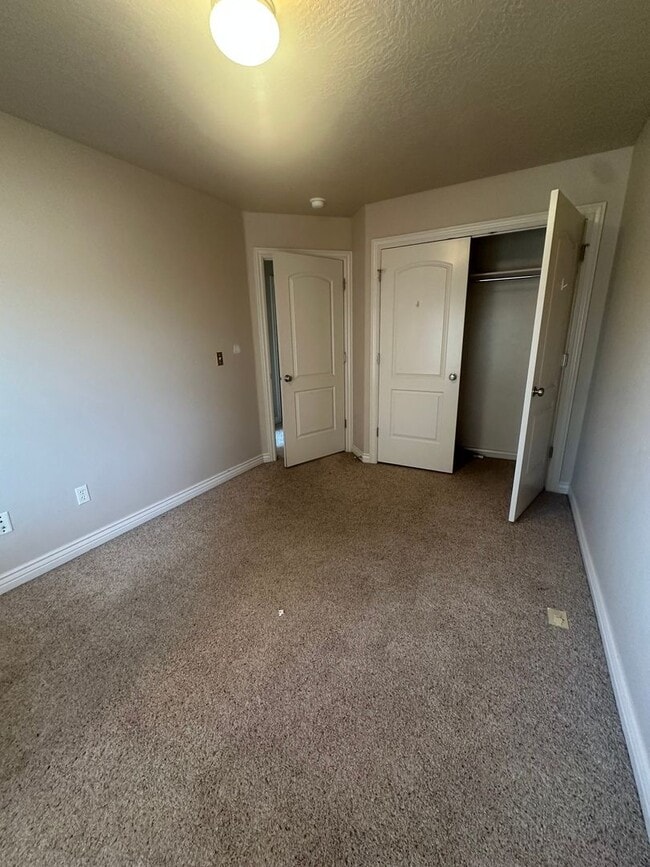 Building Photo - Beautiful South Jordan Home!!!