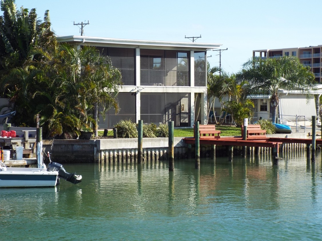 Primary Photo - Waterfront Quadruplex