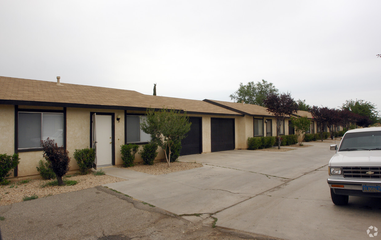 Building Photo - 15766 Sequoia Ave