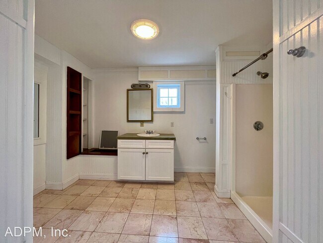 Building Photo - 1 br, 1.5 bath House - 1 Huntington Ave. U...
