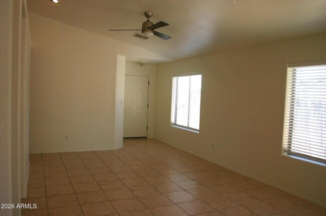 Building Photo - 516 E Vogel Ave
