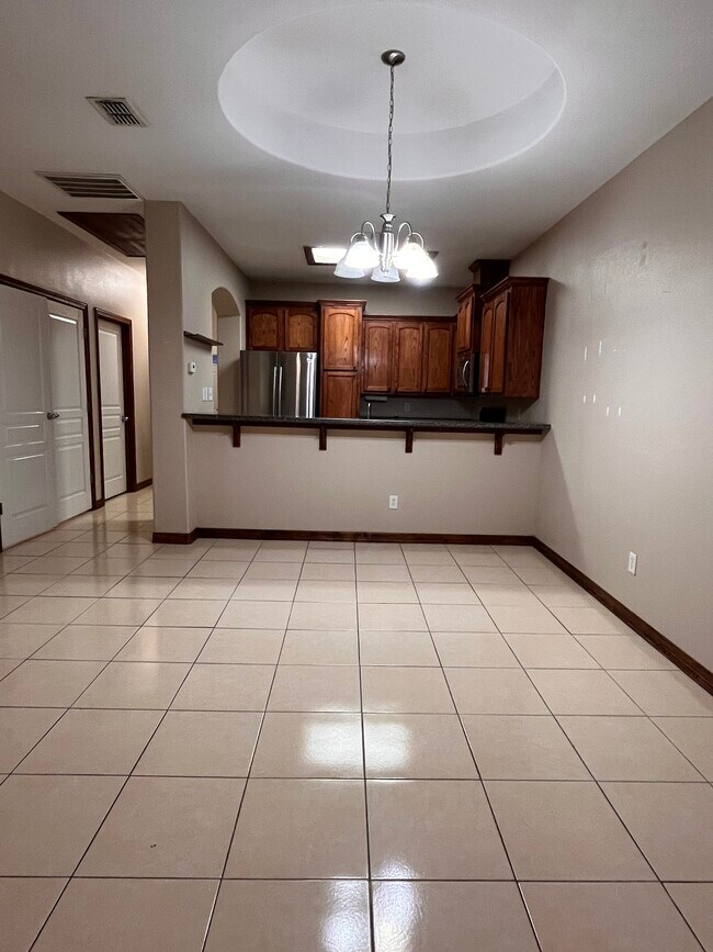 Comedor - 3043 Scotland Dr