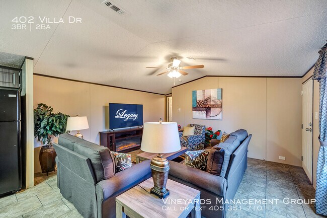 Building Photo - 402 Villa Dr